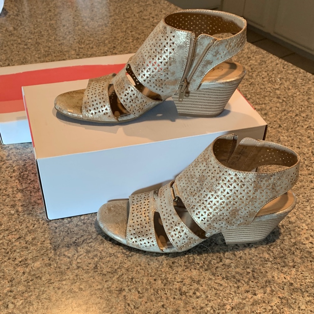 SOUL Naturalizer Metallic Wedge Sandals